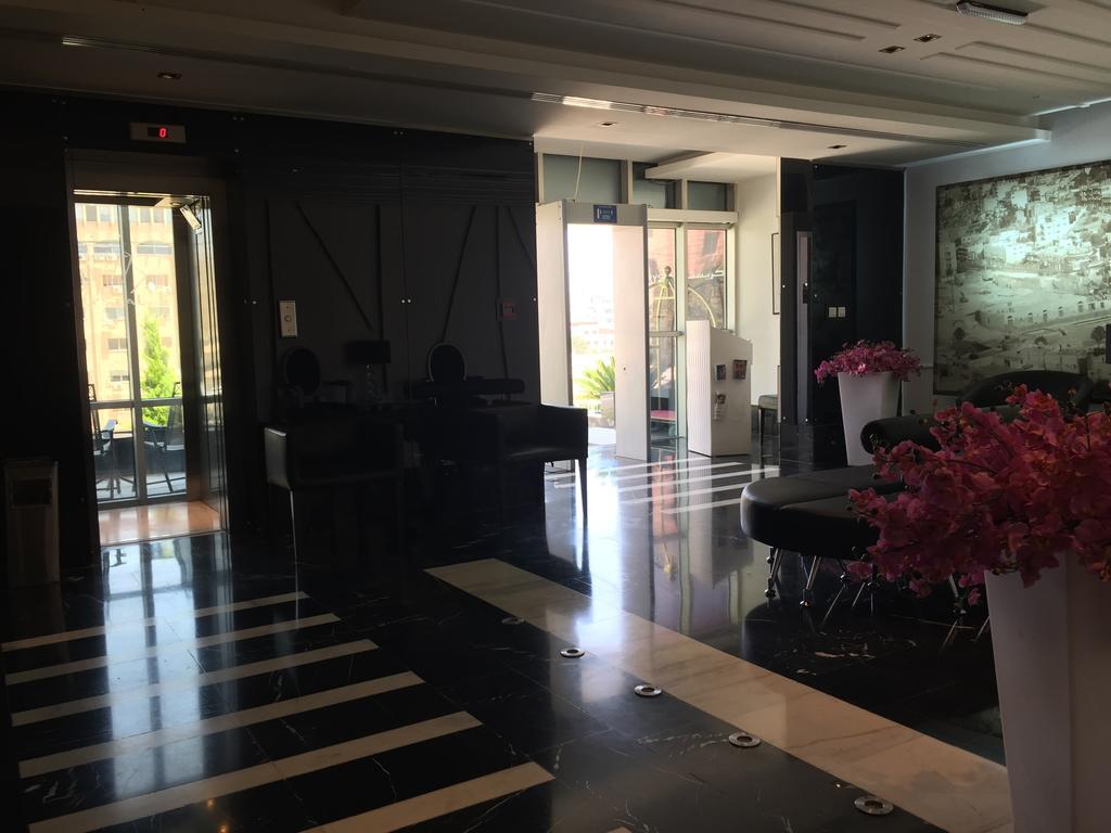 Crystal Hotel Amman Buitenkant foto