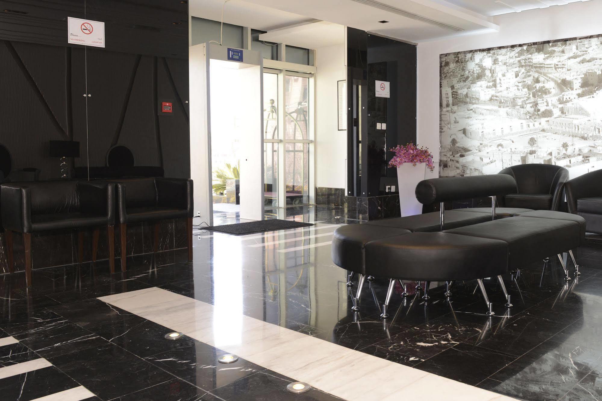 Crystal Hotel Amman Buitenkant foto