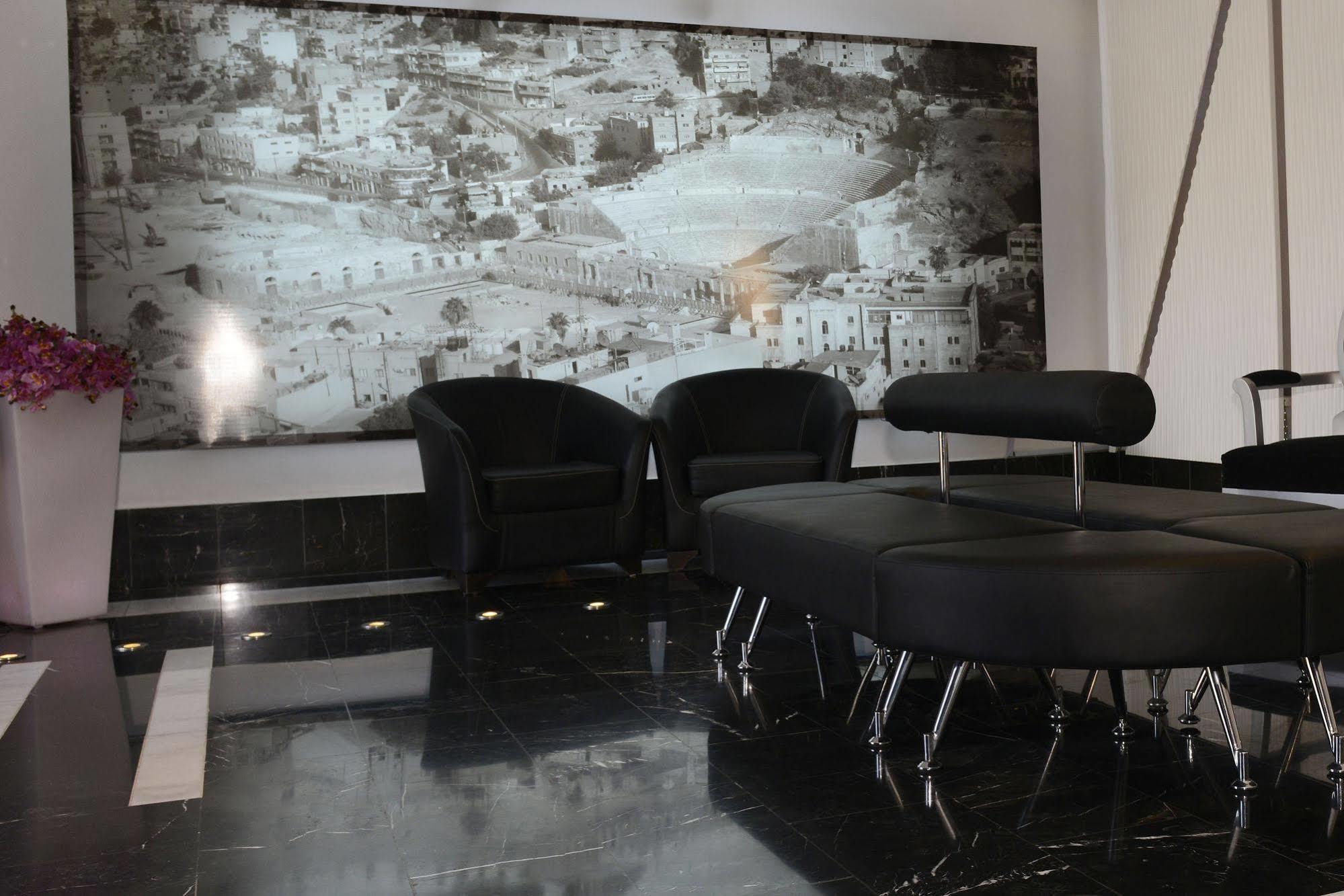 Crystal Hotel Amman Buitenkant foto